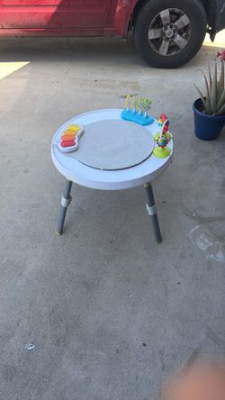 Kids toy stand Free
