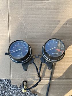 1981 Honda cb750 tach and Speedo
