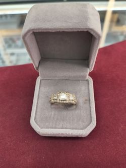 18k solid gold diamond ring 7.4 grams size 6 layway available 10% Dwon if you interested please make sure you ask for Maribel thank you