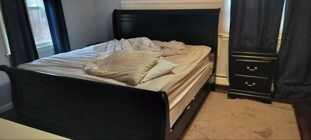 Queen Size bed with mattress and split box springs