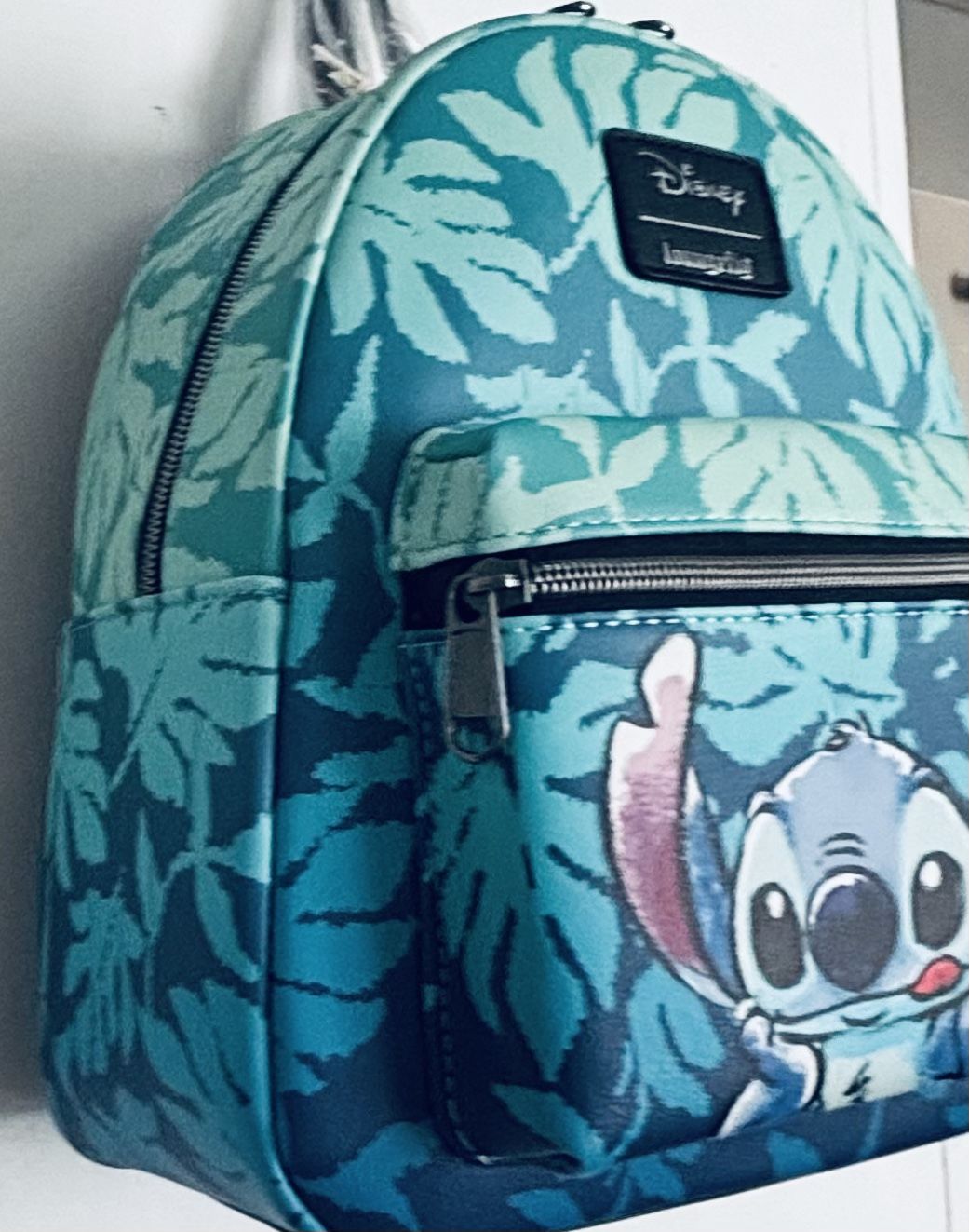 cabelas north face backpack The Borealis TNF Navy / TNF Black and a padded tablet black and brown Color:silver/tan/black multi World's Oldest Fish Hooks