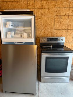 Samsung stove, Vissani Refrigerator