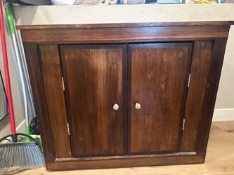 Hutch or Small Dresser / Wardrobe