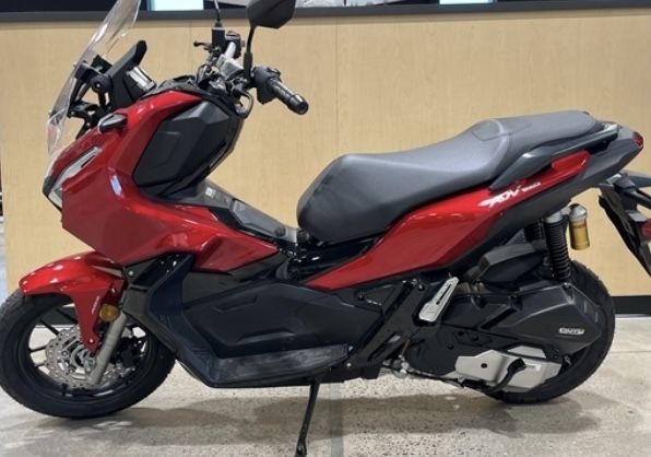 Honda Adv150 Scooter (red)