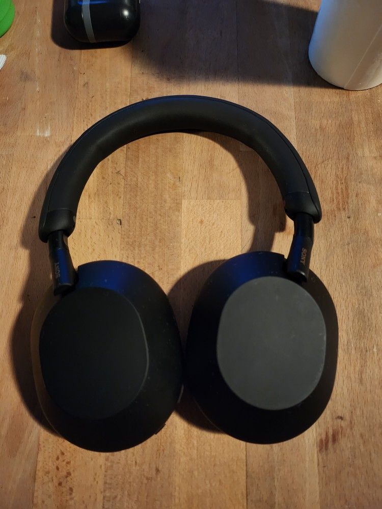 Sony XM5 Headphones