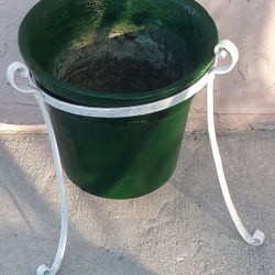 Traditional Cement Flower Pot With Metal Stand