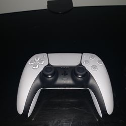 White PS5 Controller – Gently Used, Works Great!