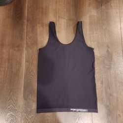 Ellen Tracy black seamless scoop-neck tank top in size XL great condition