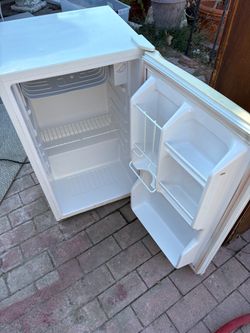 Magic Chef mini fridge