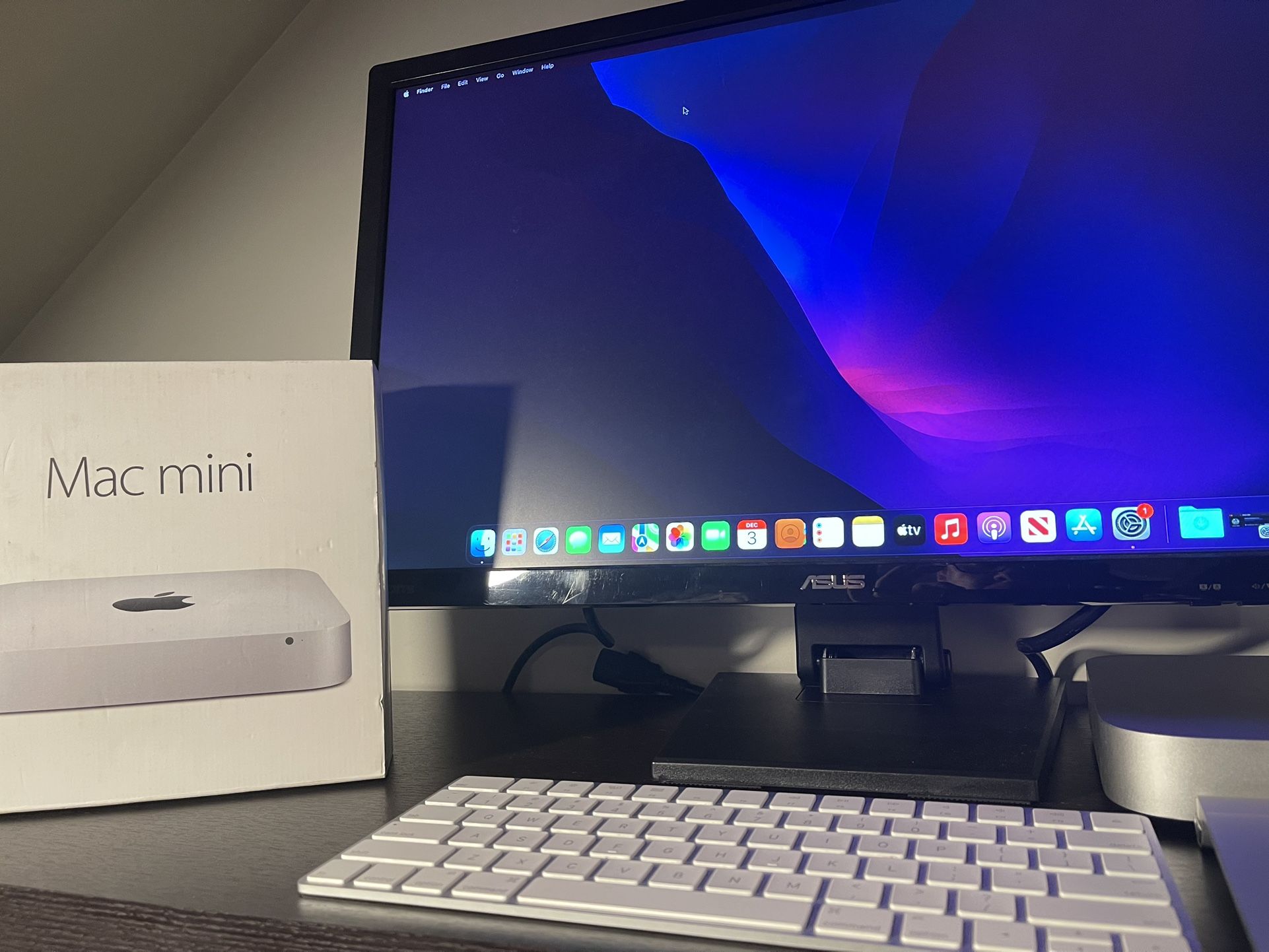 i5 Mac Mini Bundle - Excellent Condition!