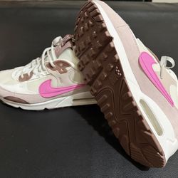 Women’s Nike size 8