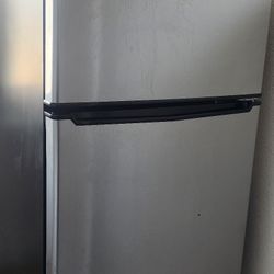 Galanz Mini Fridge & Freezer 