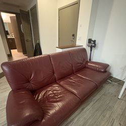 Selling a genuine leather sofa set – $100
