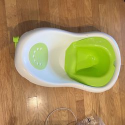 Fisher-Price Baby to Toddler Bath 4-In-1 Sling 'N Seat Tub with Removable Infant Support and 2 Toys, Green