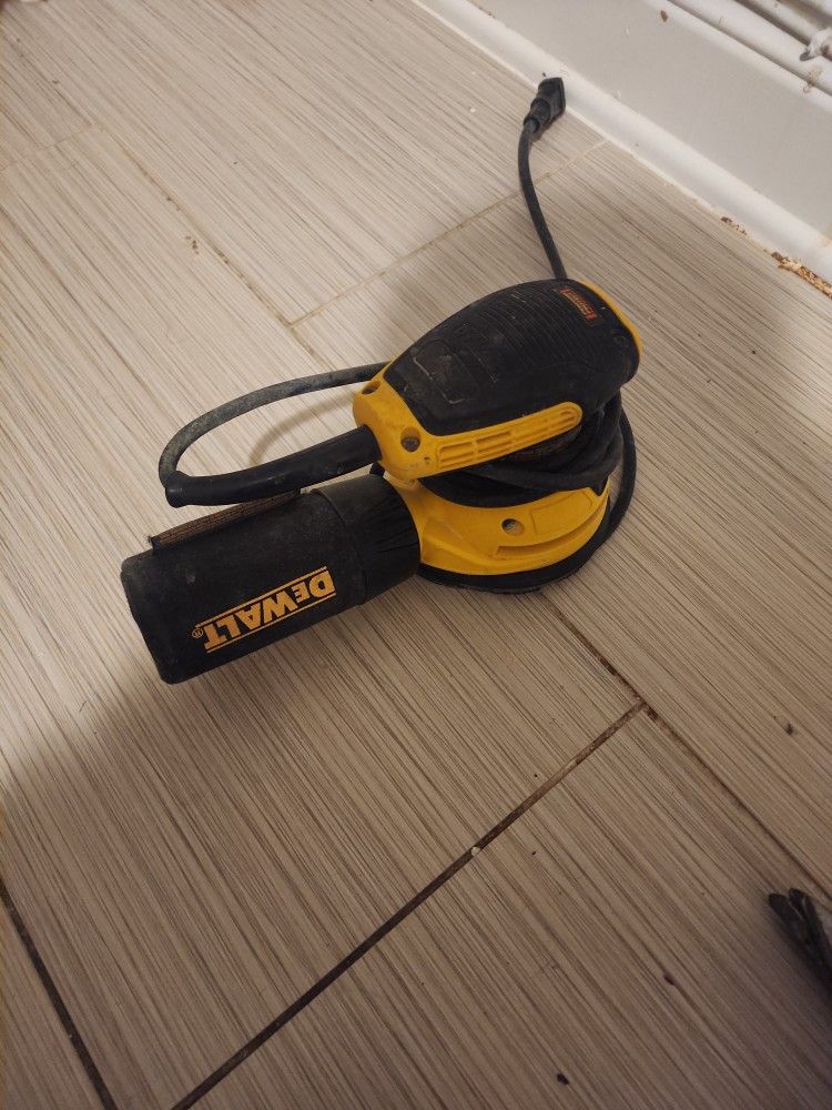 DEWALT SANDER