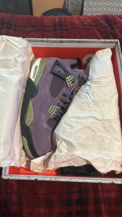 Jordan 4  size woman’s 11.5 men’s 10