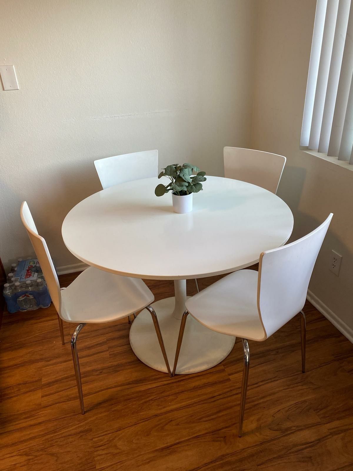 Kitchen Table w/4 chairs IKEA