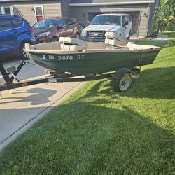 10 Ft Bass Boat With Trailer Like New!!