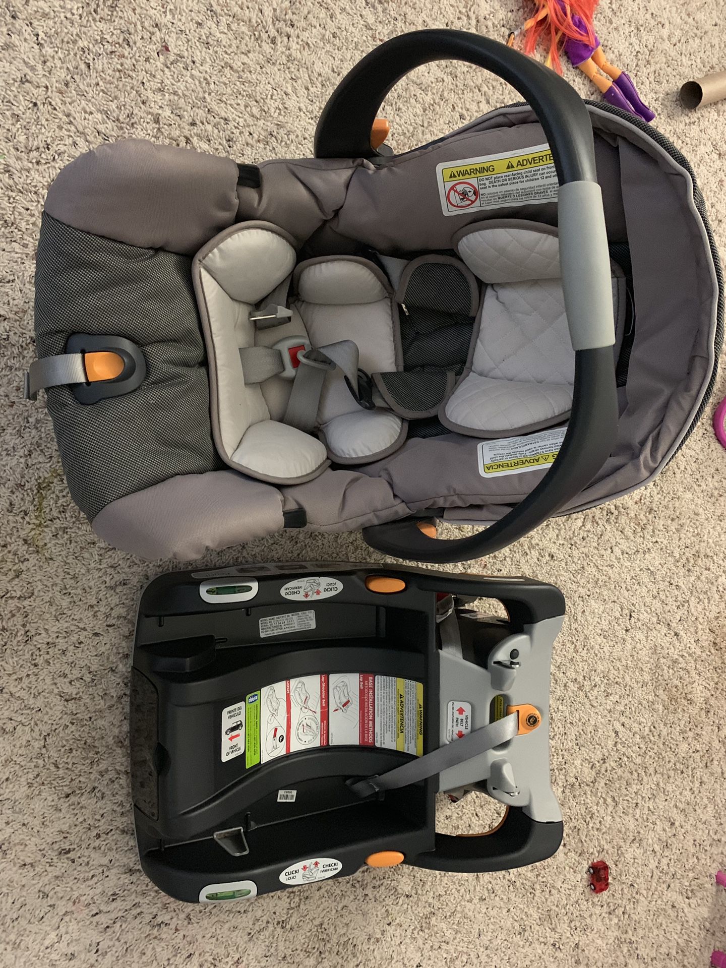 Chicco KeyFit 30 Infant car seat with base