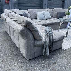sectional/couch/sofa,cloud couch, grey,90x132, delivery available