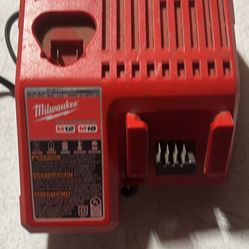 Milwaukee M12 M18 Battery Charger