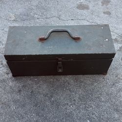 VINTAGE KENNEDY KITS CS-16 METAL TOOL BOX/TACKLE BOX
