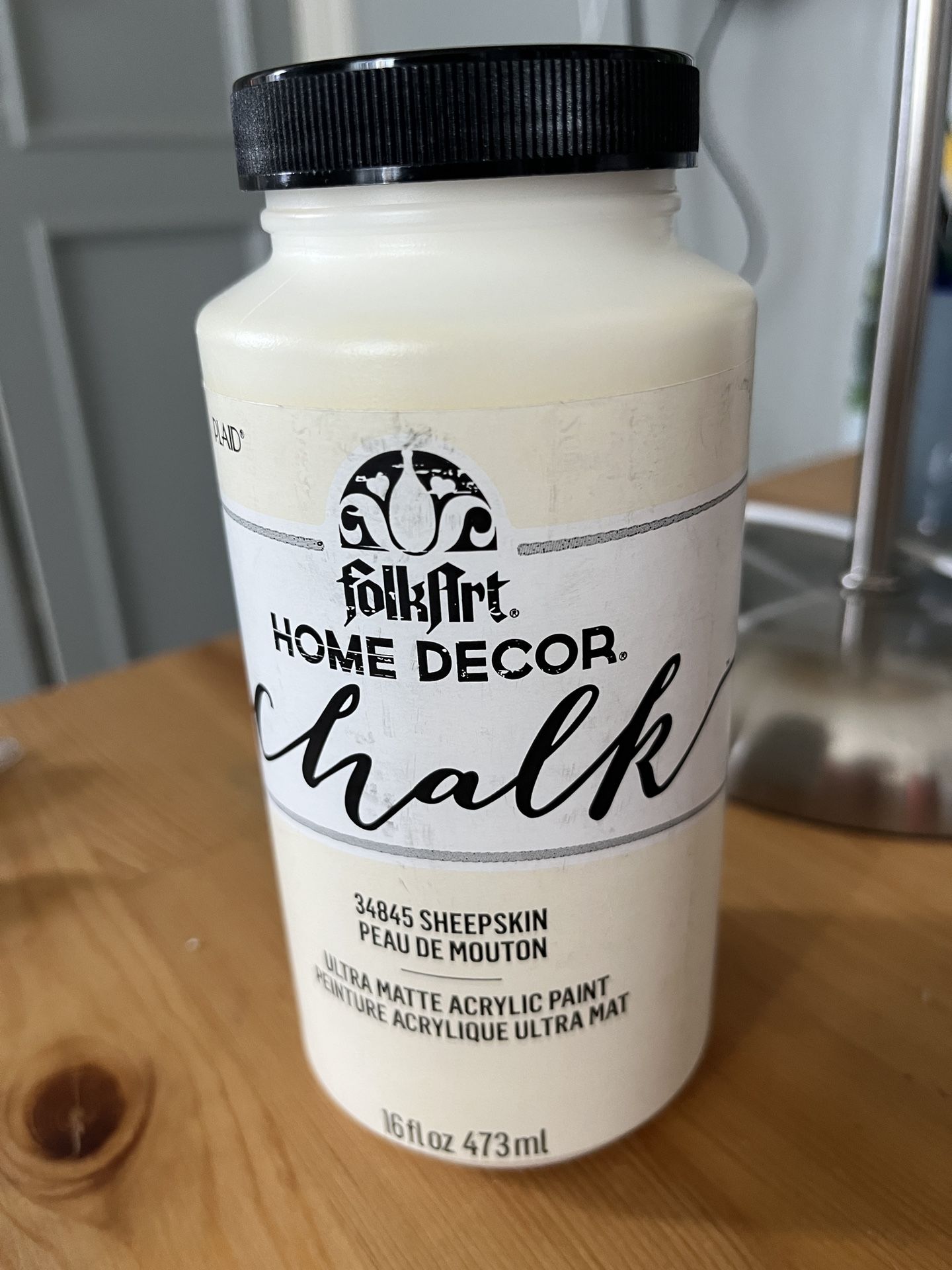 Acrylic chalk Paint -new. 16oz -sheepskin Color -never Opened
