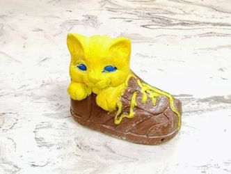 Penny Bank 90s Cat In Sneaker Shoe Vintage Creative Crafts Statue Figurine
