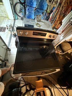 Amana Stainless Steel Electric Range / Oven – Glass Cooktop – $225