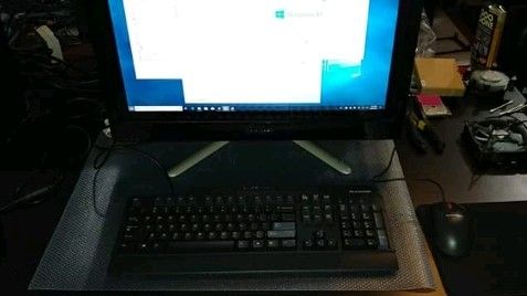 Lenovo 21.5" All in one computer - touchscreen, mouse and keyboard