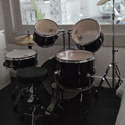 DRUM SET