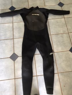New 3/2 XL wetsuit worn twice.