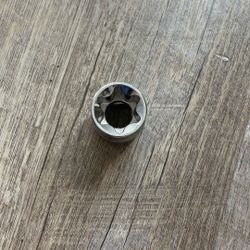 External Star Socket E24