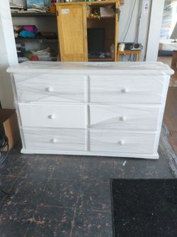 6 Drawer Dresser.... Solid Wood $450