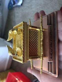 Ark of the covenant model