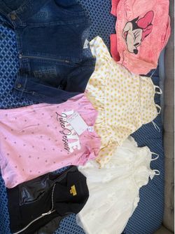 Bundle of clothes for girls size 3/4 T