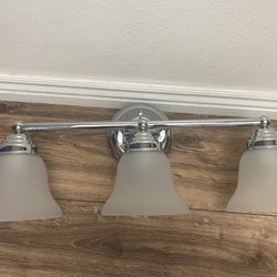 3 Light Bathroom Vanity Fixture 