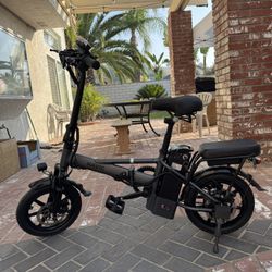 Folding electric bicycle