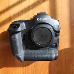 CANON EOS R3 MIRRORLESS CAMERA