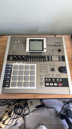 Roland mv-8000