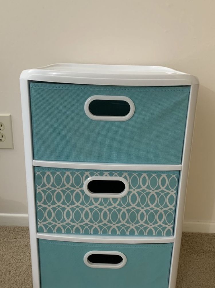Plastic Drawers , Storage Drawers ( Like New Condition )