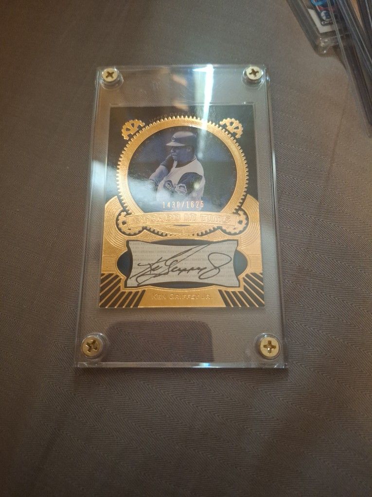 2004 Upper Deck Etchings "Etched In Time" Ken Griffey Jr. Autograph Serial# 1430/1625