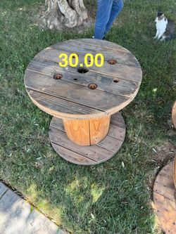 Medium wood spool