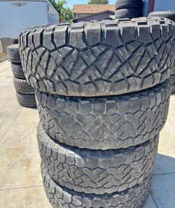 295/60/20 Nitto set de Tires con 70% de Vida las 4