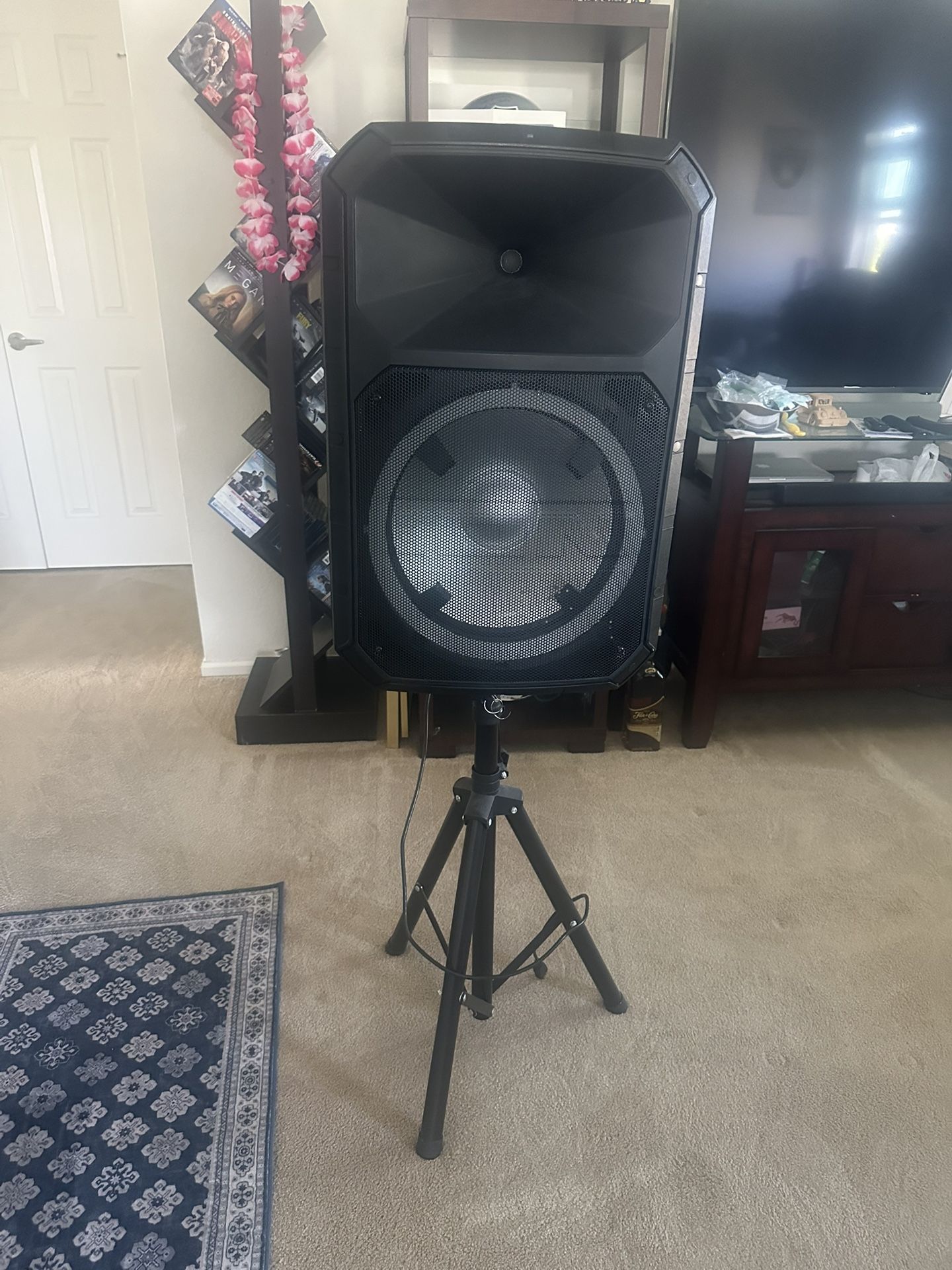 Tripod Speaker