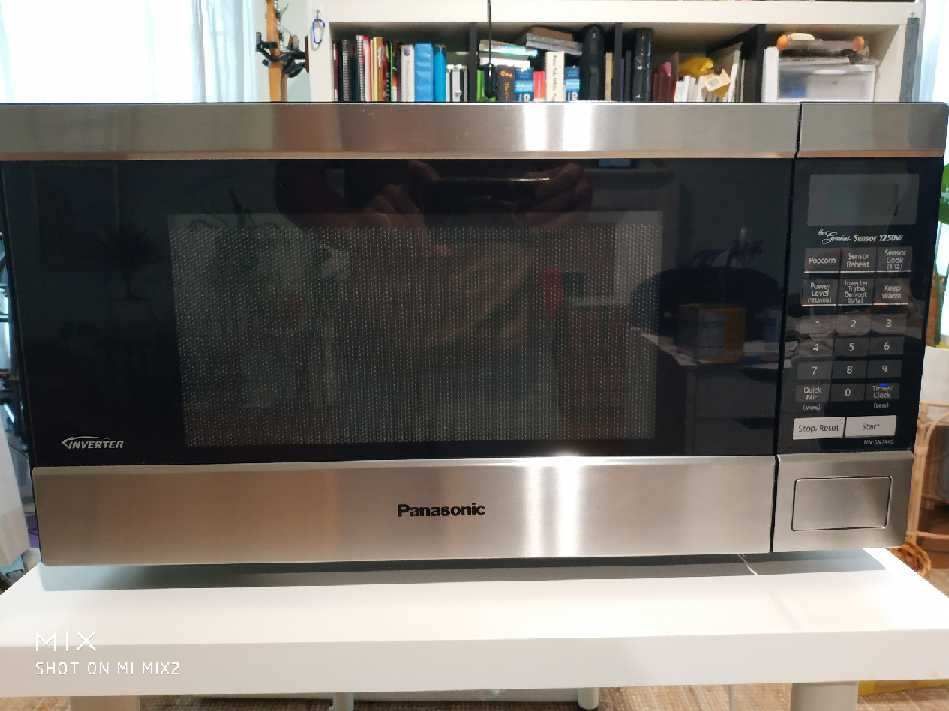 Panasonic Microwave Oven Large 1.6 Cu Foot Used