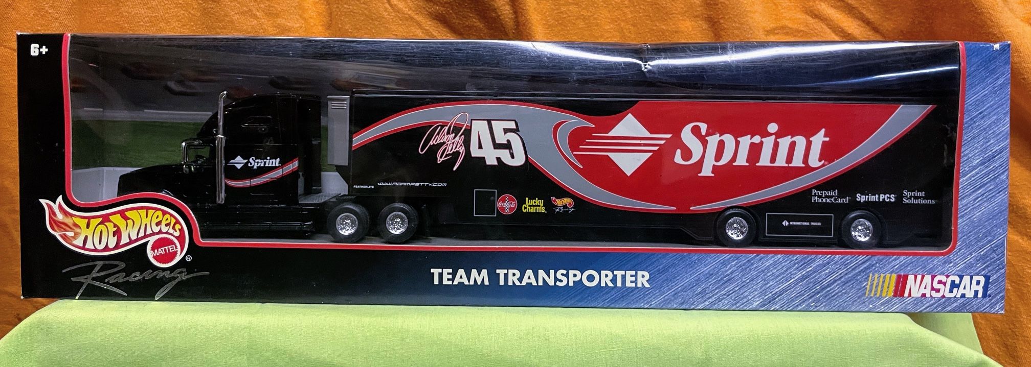 Vintage 1998 Hot Wheels Racing Nascar Team Transporter Kyle Petty #45 Sprint Die Cast 1:43 Scale