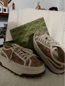 Women’s shoes