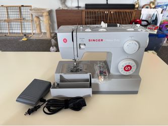 Singer Heavy Duty Sewing Machine