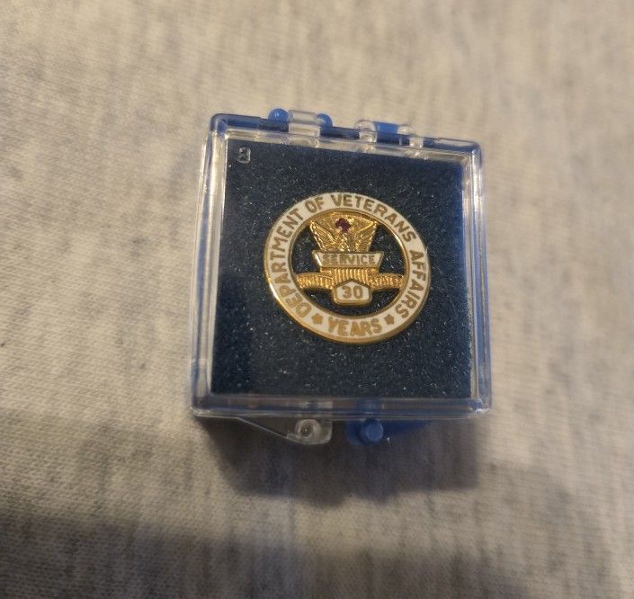 Department of veterans affairs 30 years service pin